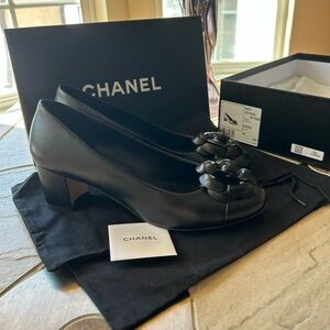 Chanel Black Leather Pumps size 41/10